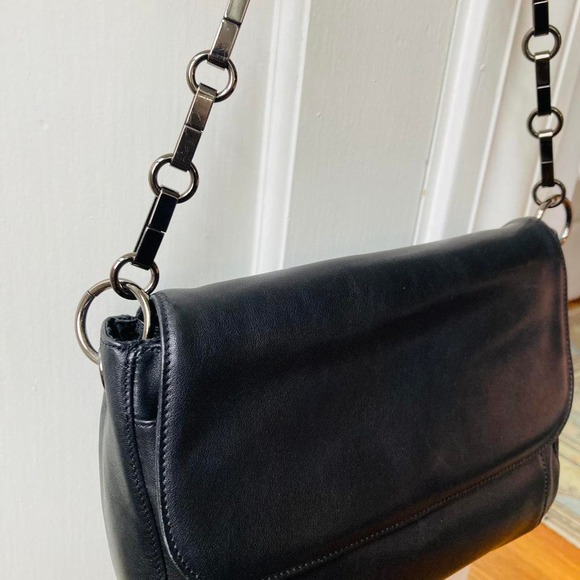 Buttery soft 90s Liz Claiborne vintage black shoulder bag - Picture 3 of 7